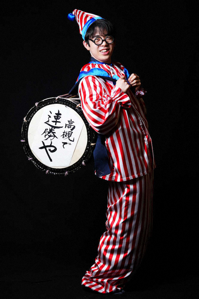 藤井竜王　「くいだおれ太郎」風衣装で撮影「ハハハハ…無になってやりました」― スポニチ Sponichi Annex 芸能