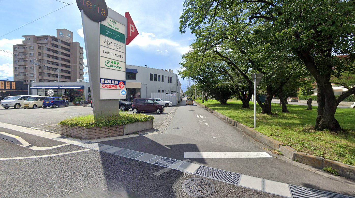 大型トラックに巻き込まれ自転車の75歳男性が死亡