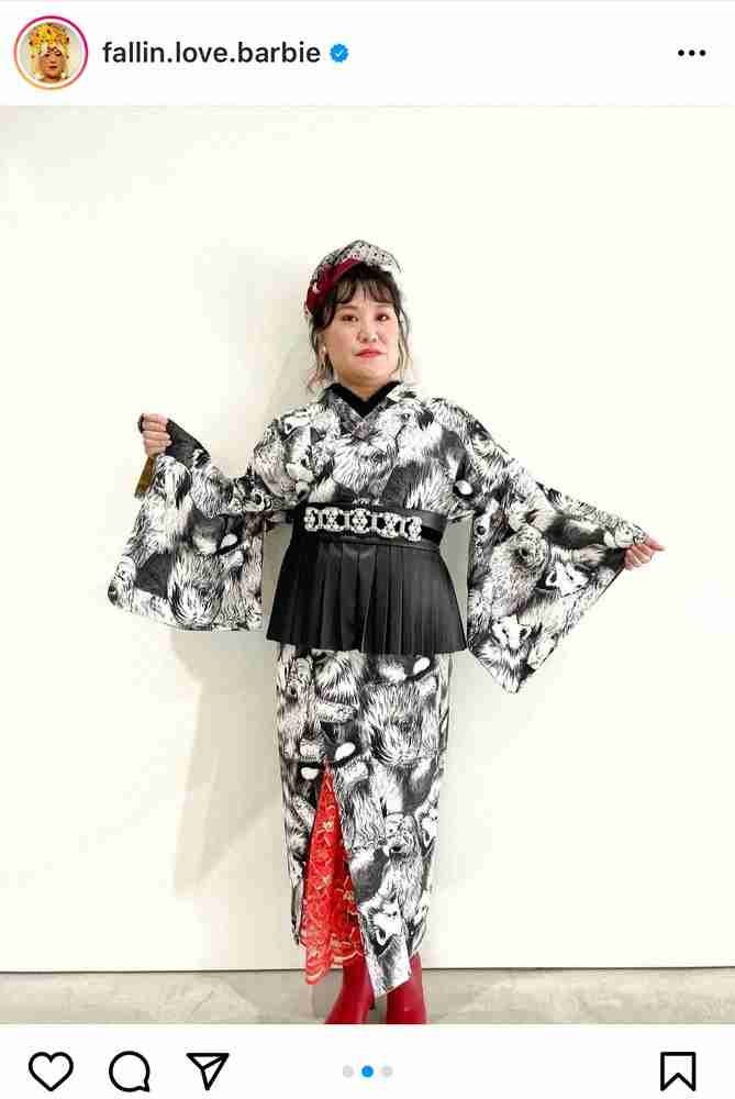 バービー　「寅年なのに、犬柄」モノトーンのシックな和服姿に「ロックですね」「すっごいお洒落」の声