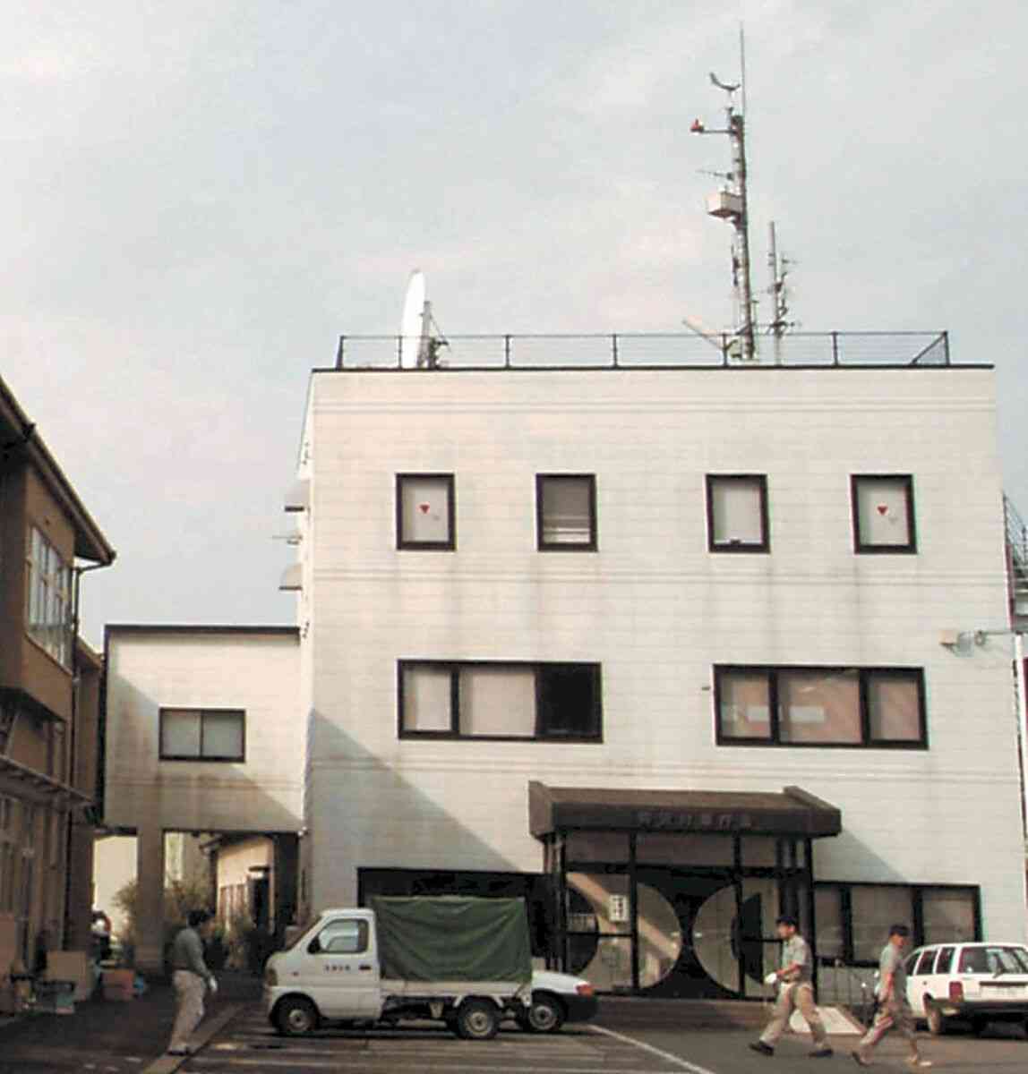 トンガ噴火、津波最大15m　3人死亡、被害拡大も