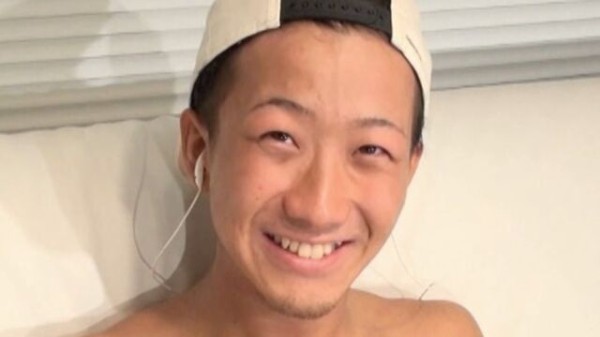 『香水』瑛人を支える新恋人！　本誌が目撃した “藤田ニコル似” 美女との横浜お泊まり現場一部始終