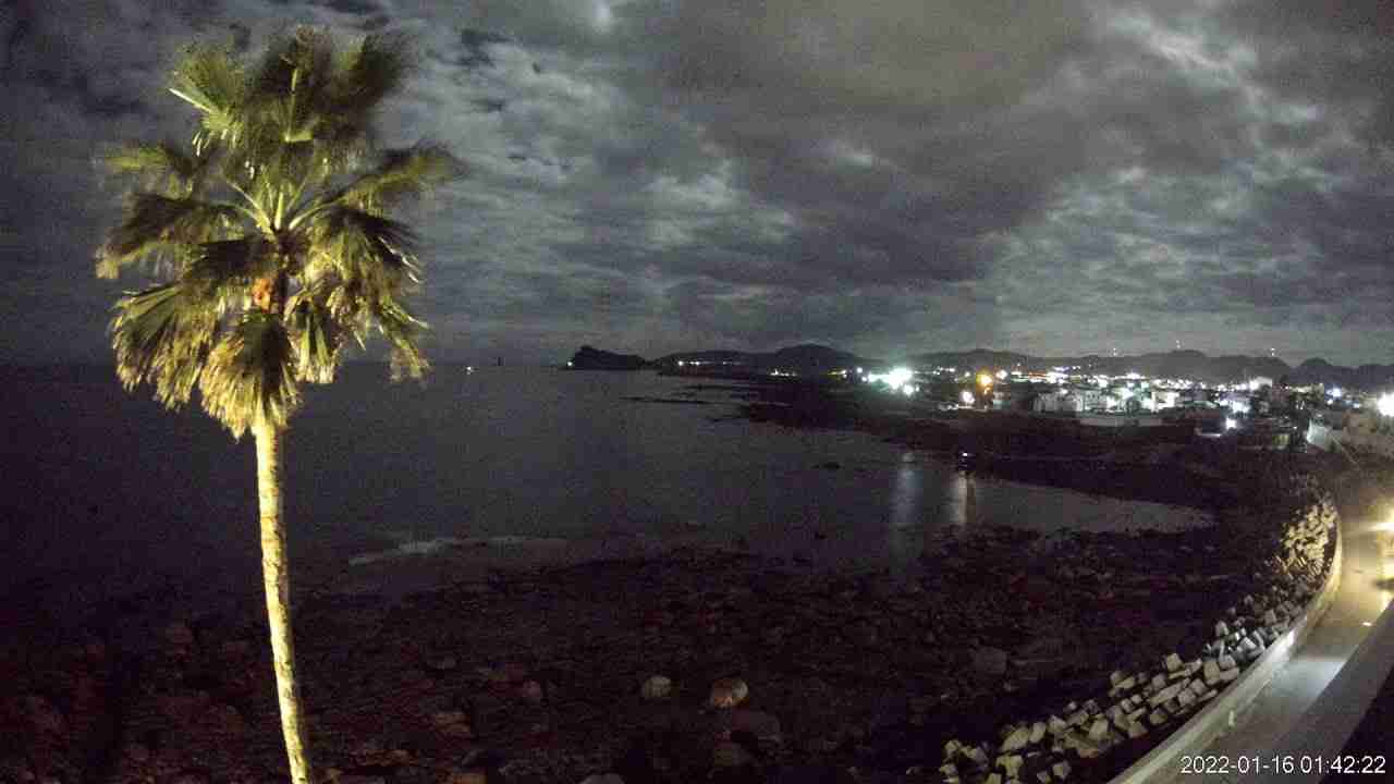 【4K LIVE】鹿児島より Ocean Hotel Iwato(屋上4Kカメラ)(音あり) - YouTube