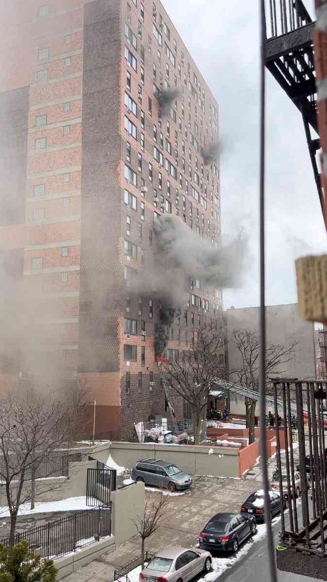 「助けて」と泣き声　子供含む19人死亡、ニューヨーク「最悪の火災」