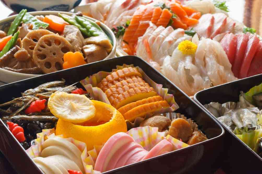 おせち以外でお正月に何を用意する？作る手間や時間を節約したいときのメニュー