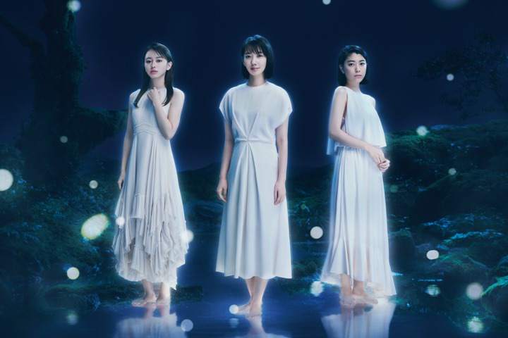波瑠：山本舞香、成海璃子とCM出演で美髪を披露　“ホタルの精”にも