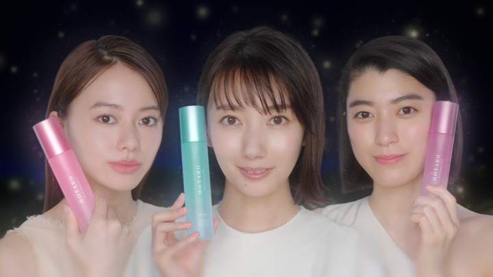 波瑠：山本舞香、成海璃子とCM出演で美髪を披露　“ホタルの精”にも
