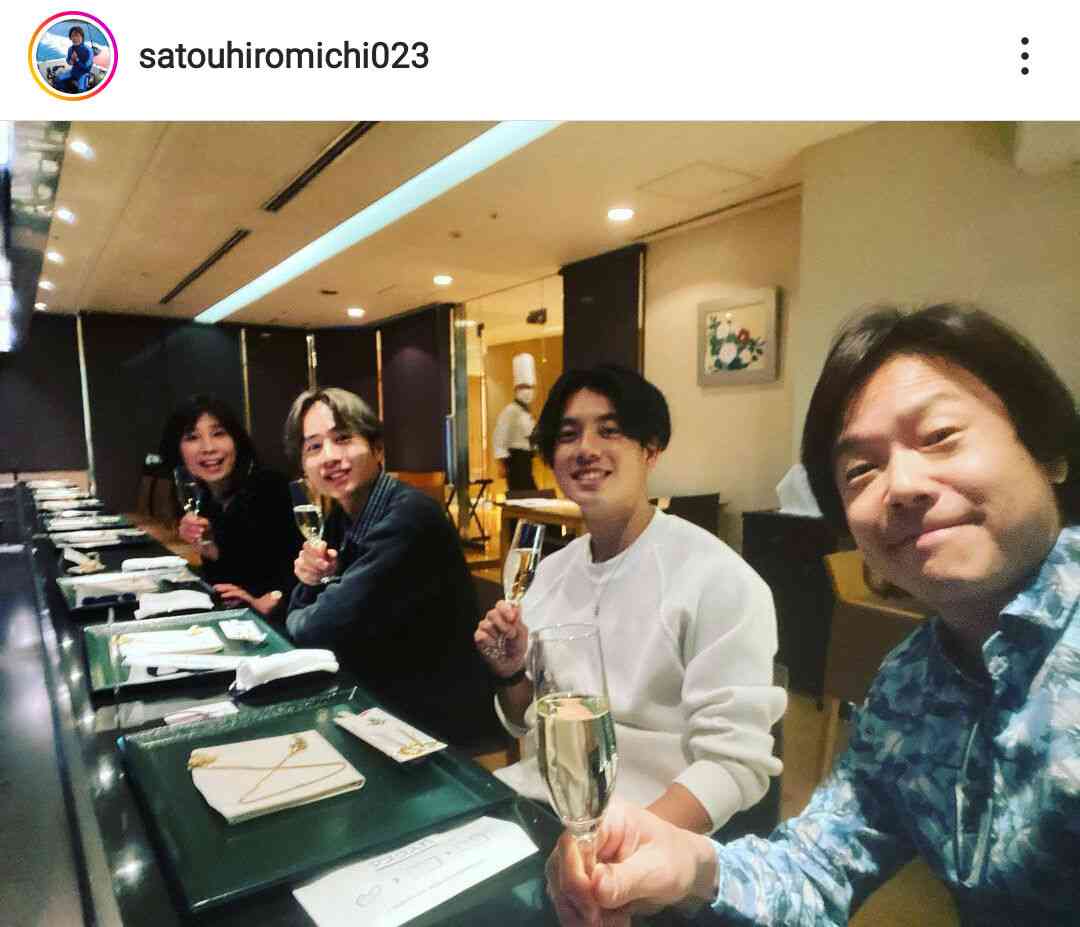 佐藤弘道、妻&息子2人と“顔出し”家族ショット「良い笑顔」「素敵な御家族」