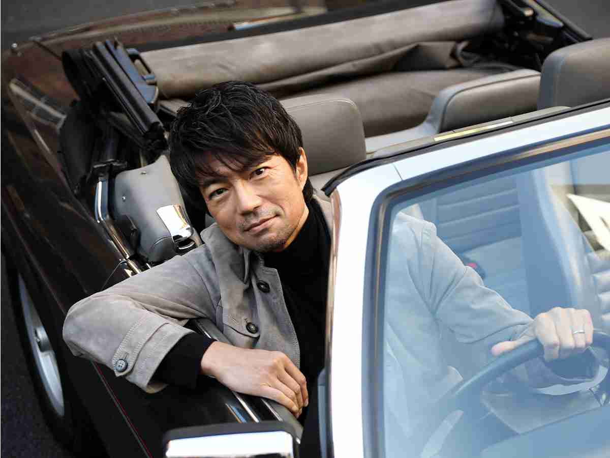 25歳で背伸びをして買った新車のジャガー　俳優の仲村トオルさんが語った苦楽を共にした愛車とは | ENGINE (エンジン) |クルマ、時計、ファッション、男のライフスタイルメディア