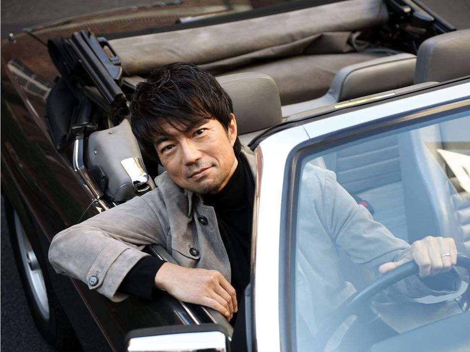 25歳で背伸びをして買った新車のジャガー　俳優の仲村トオルさんが語った苦楽を共にした愛車とは