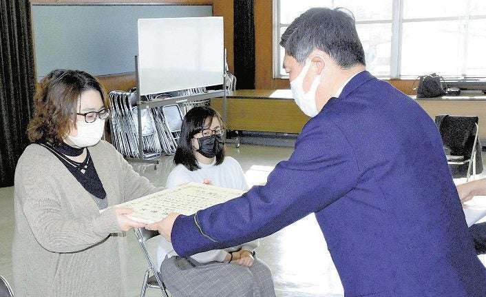 パジャマ姿で片足はだしの女児、毛布で温め保護…父親追いかけ夜間の道路に : 社会 : ニュース : 読売新聞オンライン