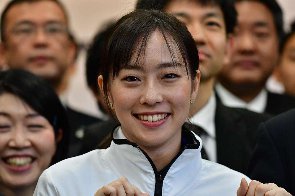 「いつみても素敵過ぎ」「大人っぽかった」紅白審査員を務めた石川佳純のワンピ衣装が話題に