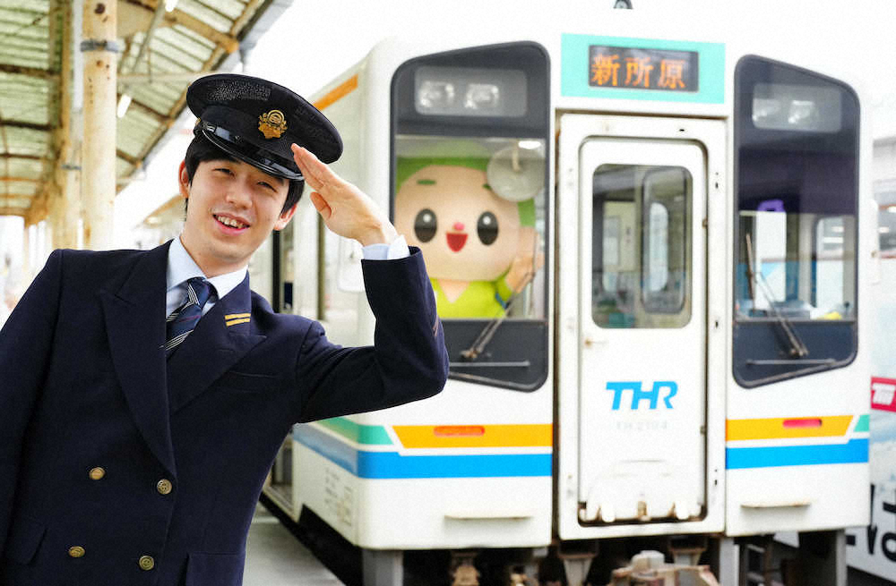 藤井竜王　勝者のコスプレ初体験!さすがの読み「動物か鉄道」幼少期の憧れ車掌制服姿で笑顔― スポニチ Sponichi Annex 芸能