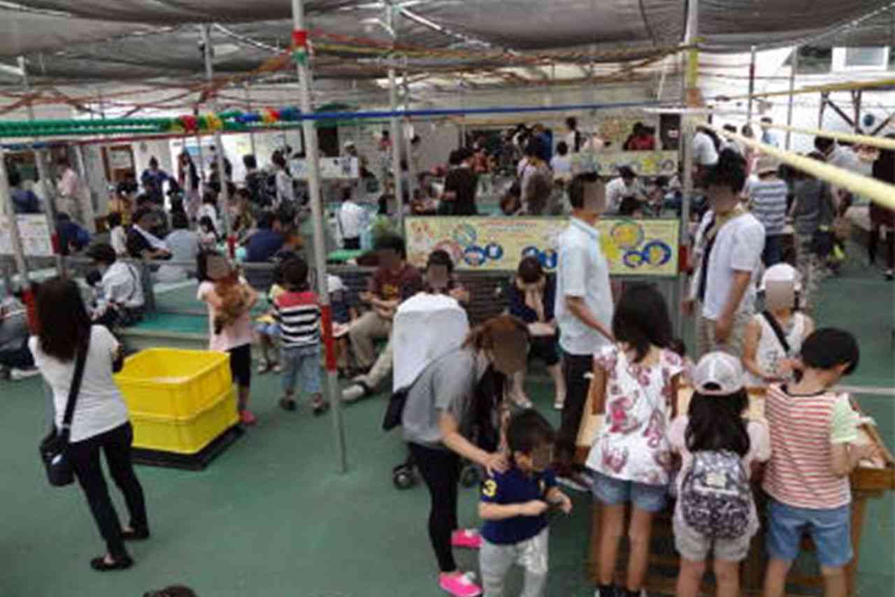 イオンら大手は撤退、劣悪な環境下の“ふれあい”という名の暴力「移動式動物園」虐待の実態 | 週刊女性PRIME