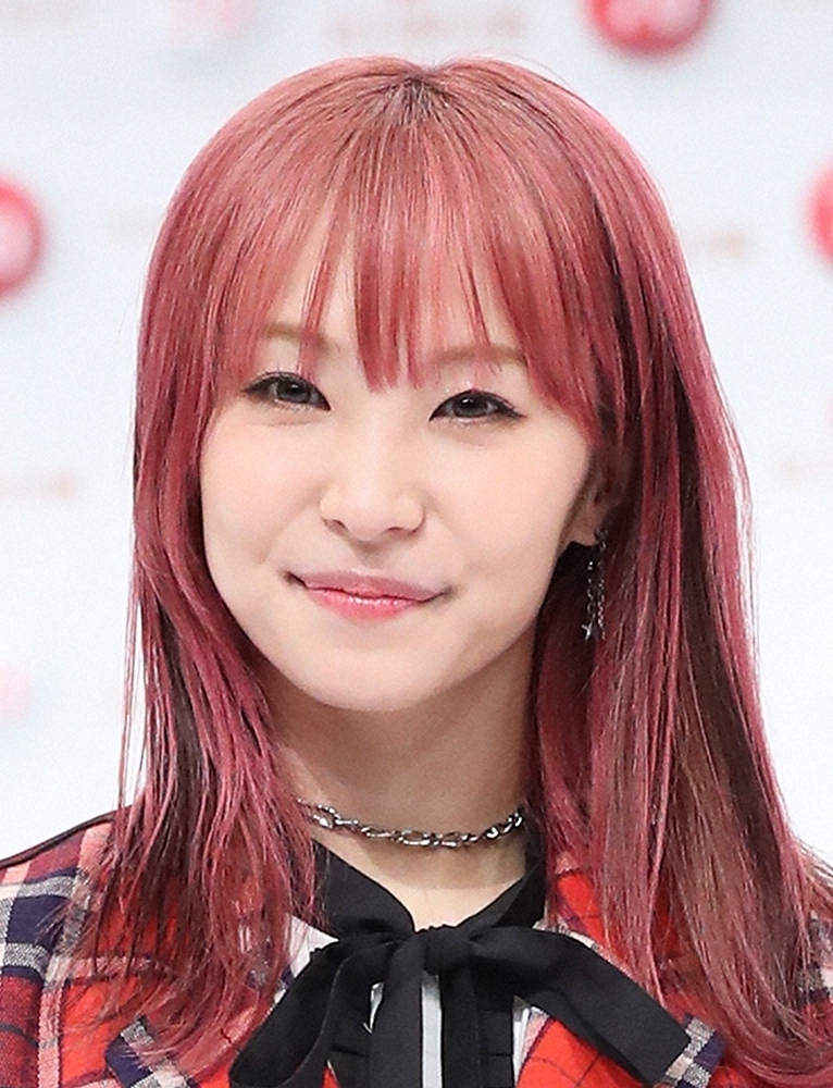 LiSA「髪切った」肩より短い青髪ボブの新ヘアに「お似合い」「素敵です」「自分で切ったの?」― スポニチ Sponichi Annex 芸能