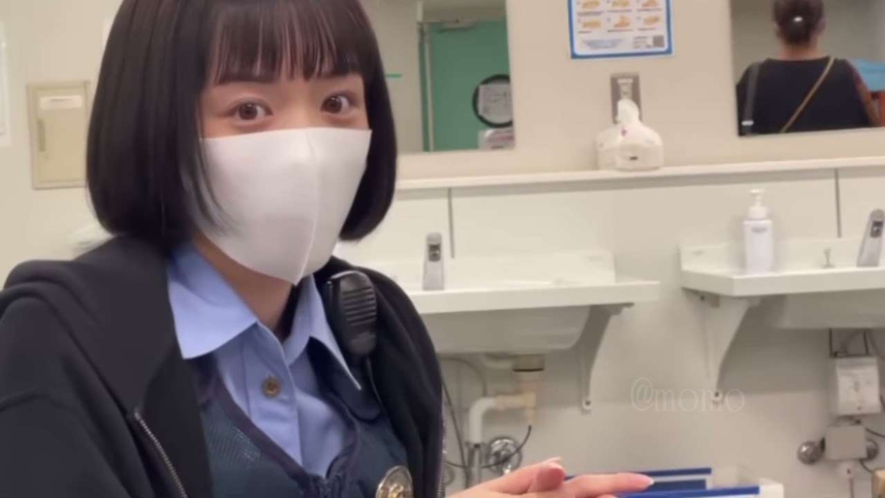 戸田恵梨香に撮られる永野芽郁 - YouTube