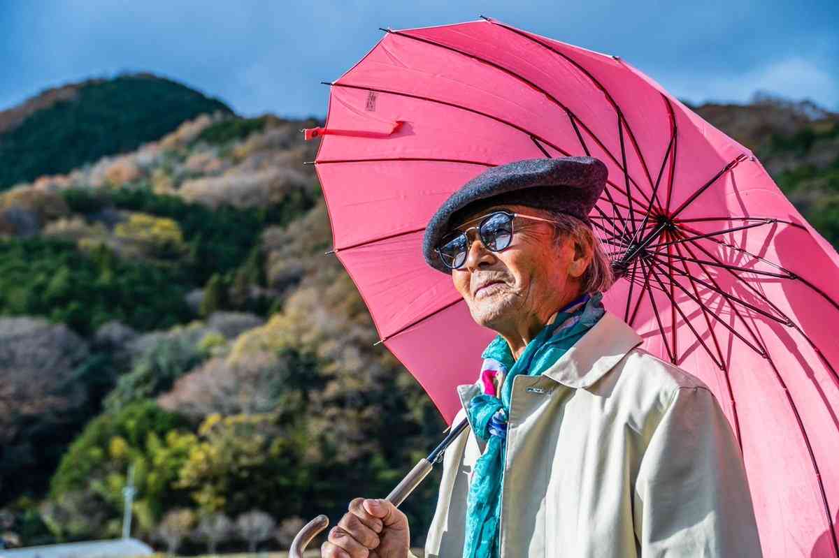 何枚見ても、88歳には見えない! 着たい服の色に不満を抱えていたおじいちゃんを変身させたら。