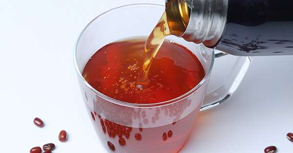 水筒に一晩漬けるだけ！おいしい「アズキ紅茶」習慣のススメ | 女性自身