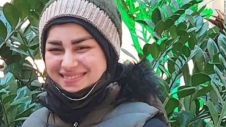 CNN.co.jp : １７歳の妻を惨殺の疑いで男を逮捕、はねた首を持ち歩く動画出回る　イラン