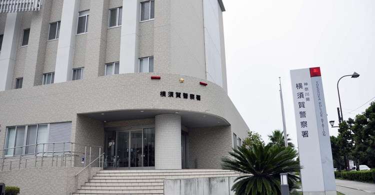 駐車中の車内で公然わいせつ容疑　「パンツは脱いでない」  | カナロコ by 神奈川新聞