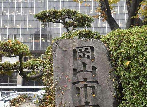 盗撮で逮捕の校長「悪い欲求に勝てず」…若い頃から繰り返し、最近は靴の中にスマホ入れ撮影 : 社会 : ニュース : 読売新聞オンライン