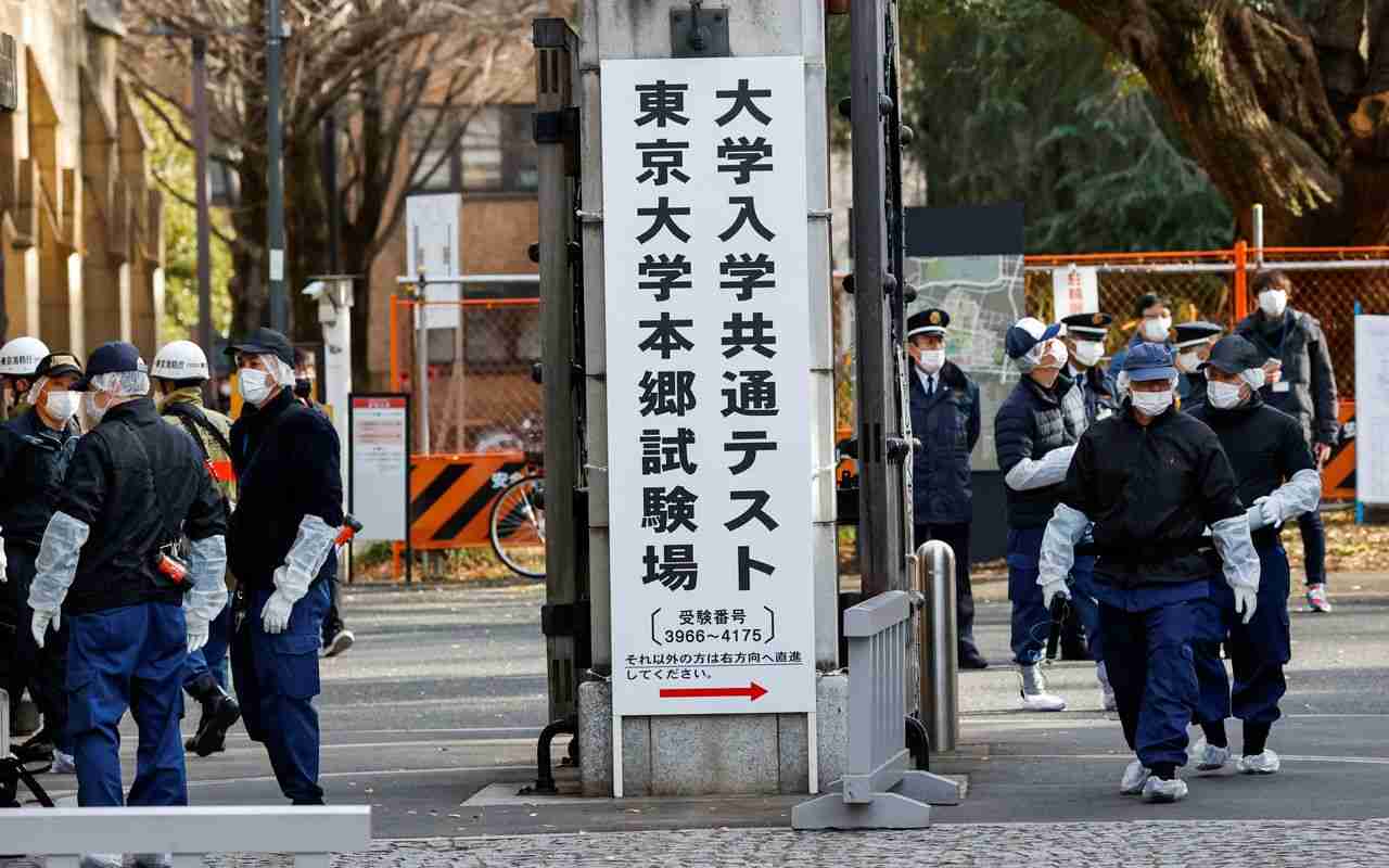 東大前で3人刺した17歳　事件直前にスマホで調べた“ある事件”と“黙秘作戦”に転じた理由