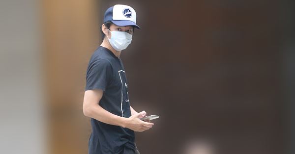 渡部建　活動休止中に大逆転…復帰も埋められない相方・児嶋との圧倒的なコンビ格差 | 女性自身