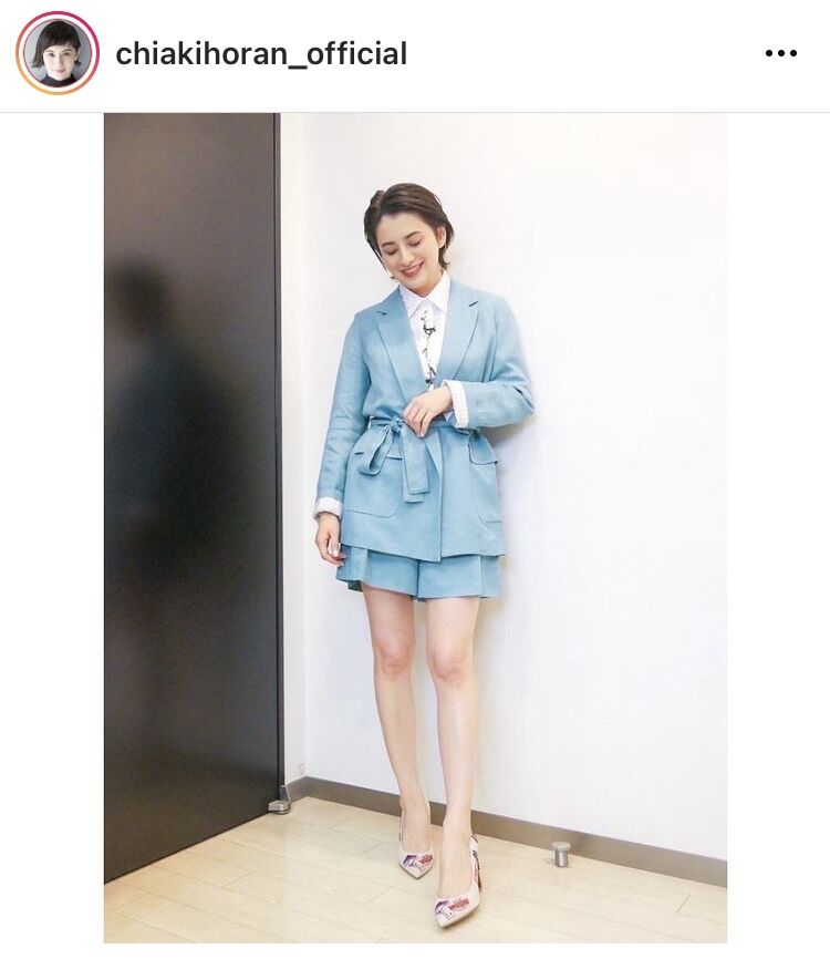 ホラン千秋、ショーパン美脚で「それスノ」出演を告知「凄いスタイル」「生足最高」と絶賛の声