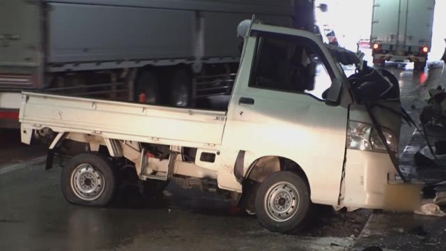 路面は凍結…トンネル内の正面衝突で3人搬送　軽トラの40代男性死亡　乗用車の女性2人は命に別条なし（NBS長野放送） - Yahoo!ニュース