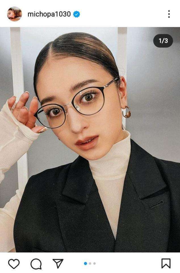 みちょぱがメガネ先輩に　「似合いすぎる-！」「大人っぽい」と反響