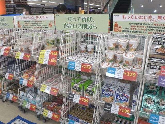203円のカップ麺は108円…『ブックオフ』で賞味期限迫った食料品を格安販売「リユースという同じ志で」