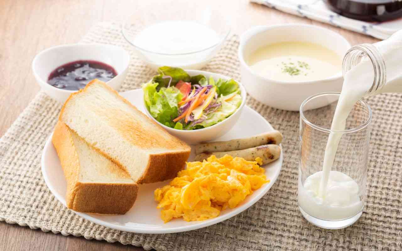 “パンだけを食べるよりバターを塗ったほうが血糖値が上がらない”…「食べ順ダイエット」が実は理にかなっているワケ〈糖尿病専門医による分析〉 | 文春オンライン