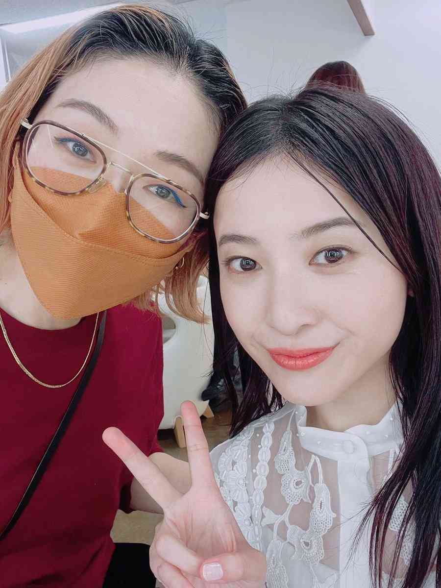 吉高由里子「久々令和のメイクなので」 美しい姿に「天使すぎ」「大優勝」「お綺麗です」の声