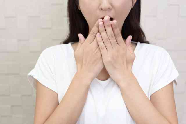 新興宗教にハマった同僚に困惑「活動のため朝遅刻してたり、職場で勧誘をしたり……」 | キャリコネニュース