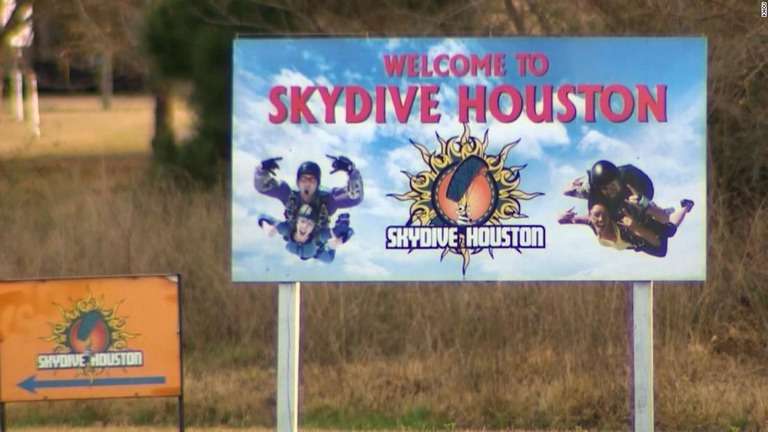 スカイダイビングのパラシュート開かず　指導員死亡、女性客重体　米