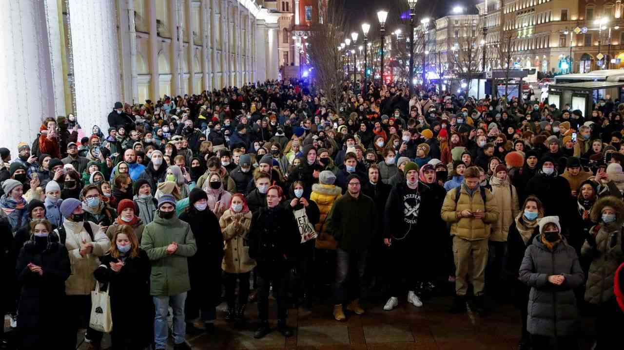 ロシアで反戦デモ 1700人超拘束 - Yahoo!ニュース