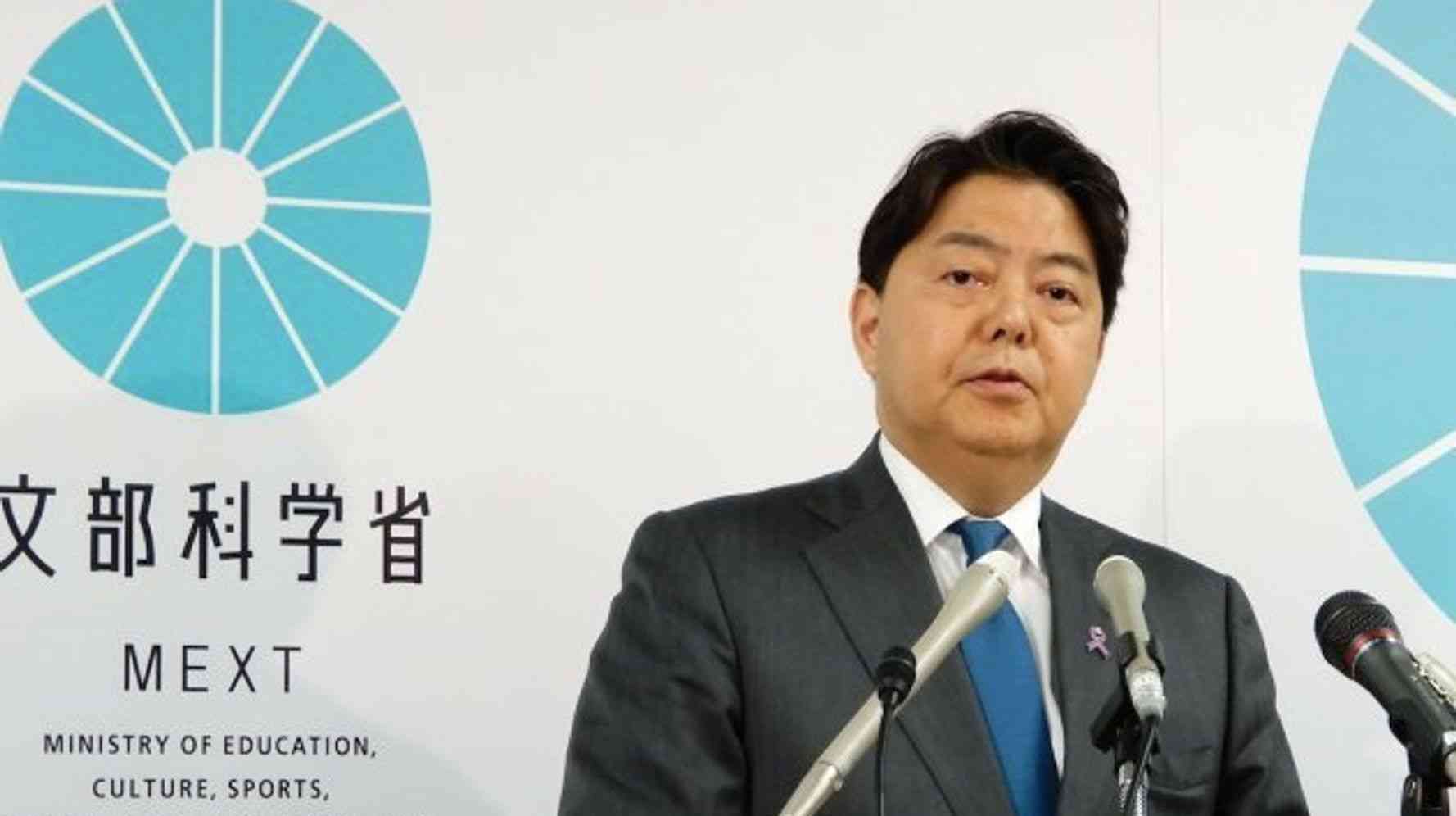 林文科相「キャバクラヨガ」に公用車？　東大→ハーバードの政策通に文春砲 | HuffPost