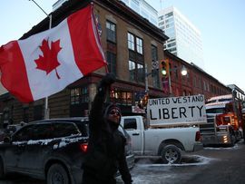 ワクチン義務化への抗議デモ、米・カナダ間の主要な陸路を遮断（Bloomberg） - Yahoo!ニュース