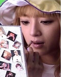 浜崎あゆみが意味深メッセージ「お決まりのつまんないルール、押し付けられたくない」