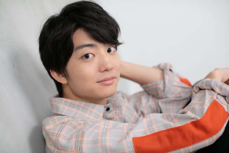伊藤健太郎「髪切りました」最新イメチェンヘア公開「短いくるくるも似合ってる」「さっぱりですね」 | ORICON NEWS