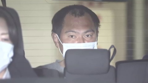 アメ横でホームレス男性の服に火をつけた男、殺人未遂の疑いで逮捕「理由は特にない」｜ニフティニュース