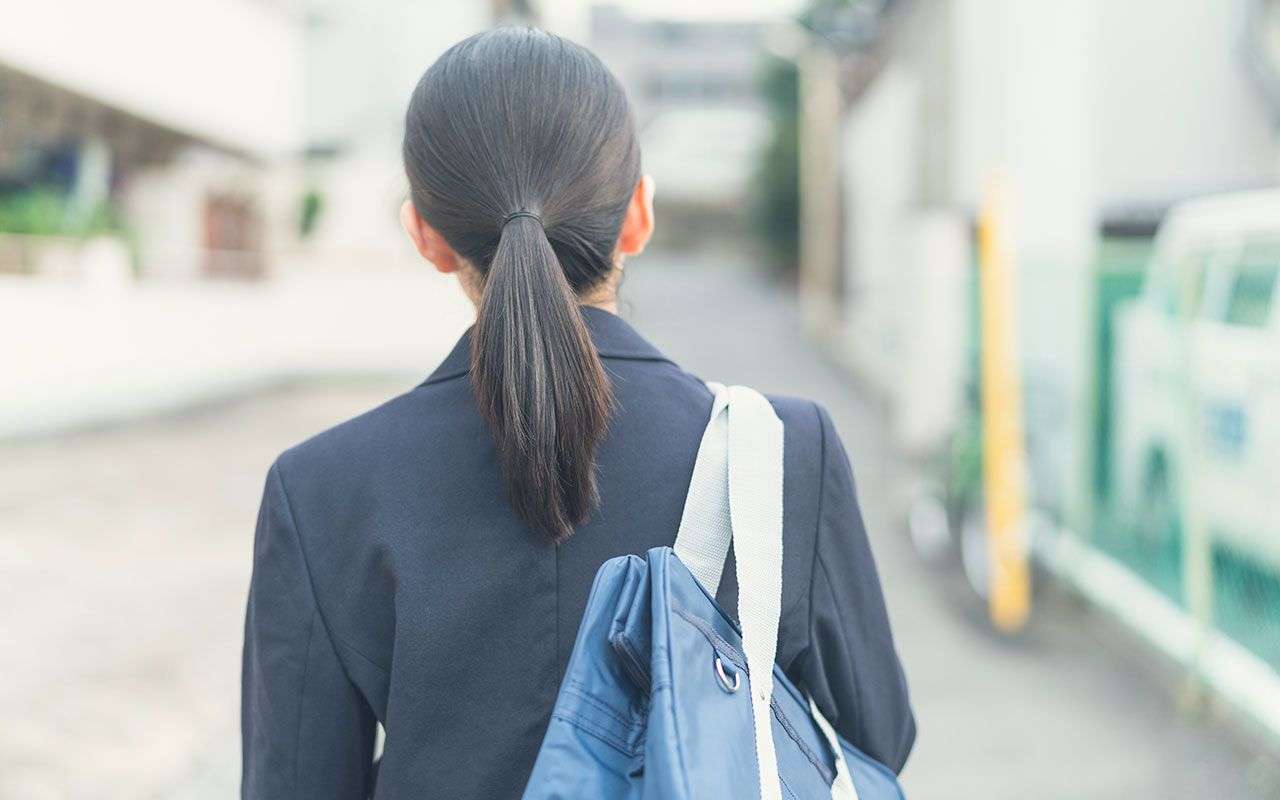 「学校ができることはあくまで教育」「福祉や支援ではない」…家族の“介護”に疲弊するヤングケアラーたちに対する教育機関の“驚愕の言い分” | 文春オンライン