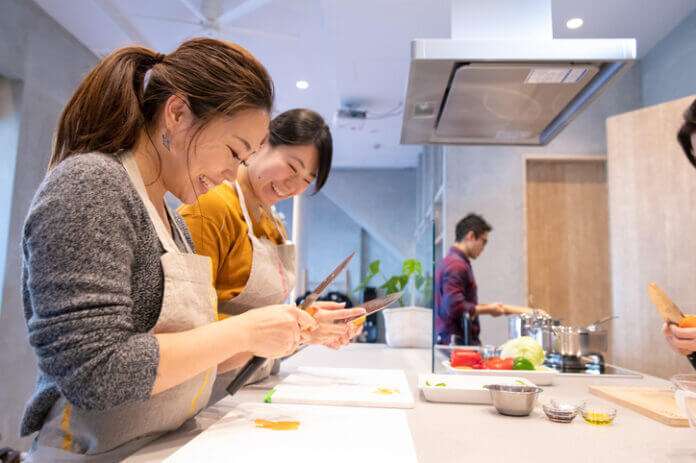 大人になると友達ができにくい？ 新しい友達を作る方法とは