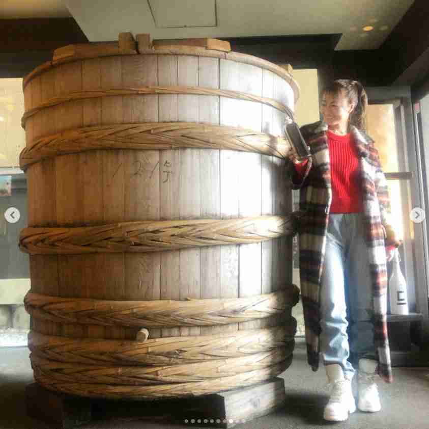 新山千春　長野県“名所”巡りショット公開に「善光寺と雪が霞むほど、美人！」「あー可愛い」