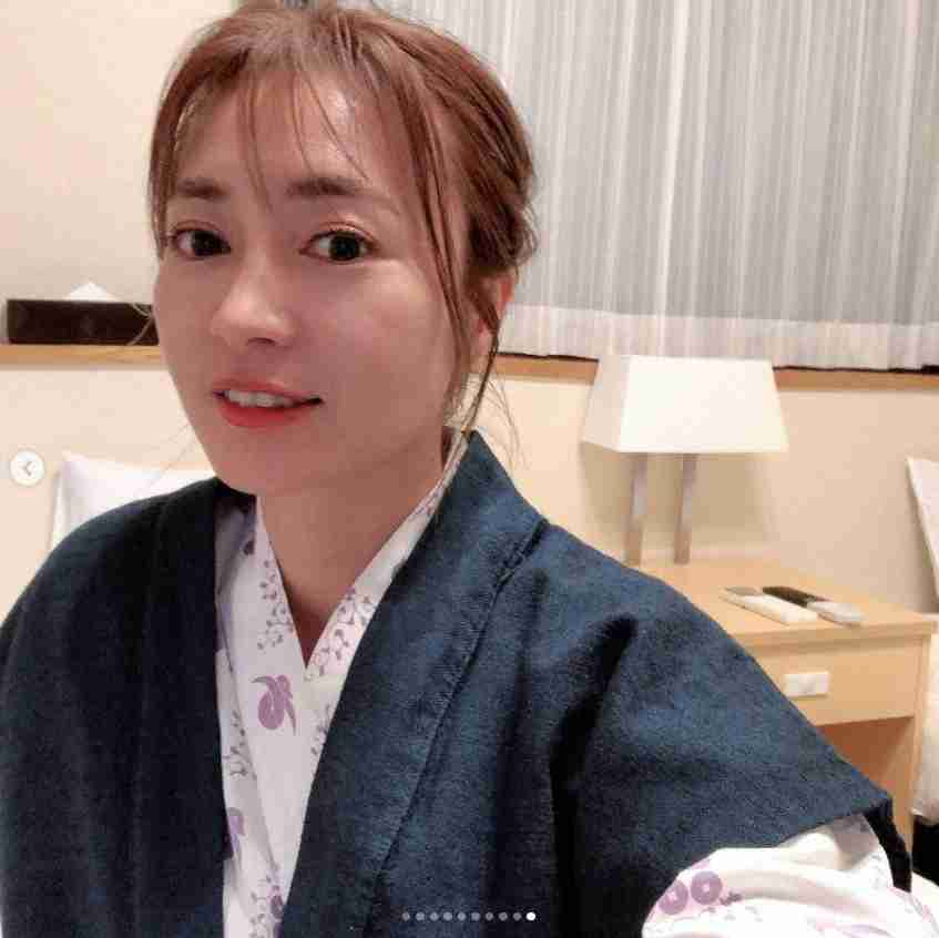新山千春　長野県“名所”巡りショット公開に「善光寺と雪が霞むほど、美人！」「あー可愛い」