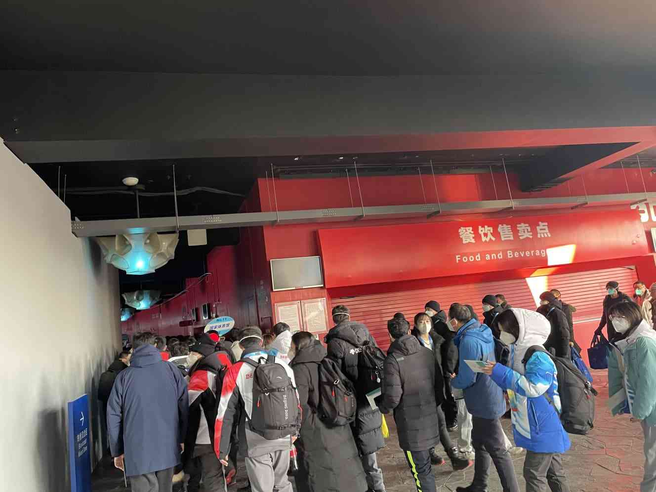 VIPだけ暖房、放置ゴミの山…北京五輪「閉会式」ヒドすぎる裏側