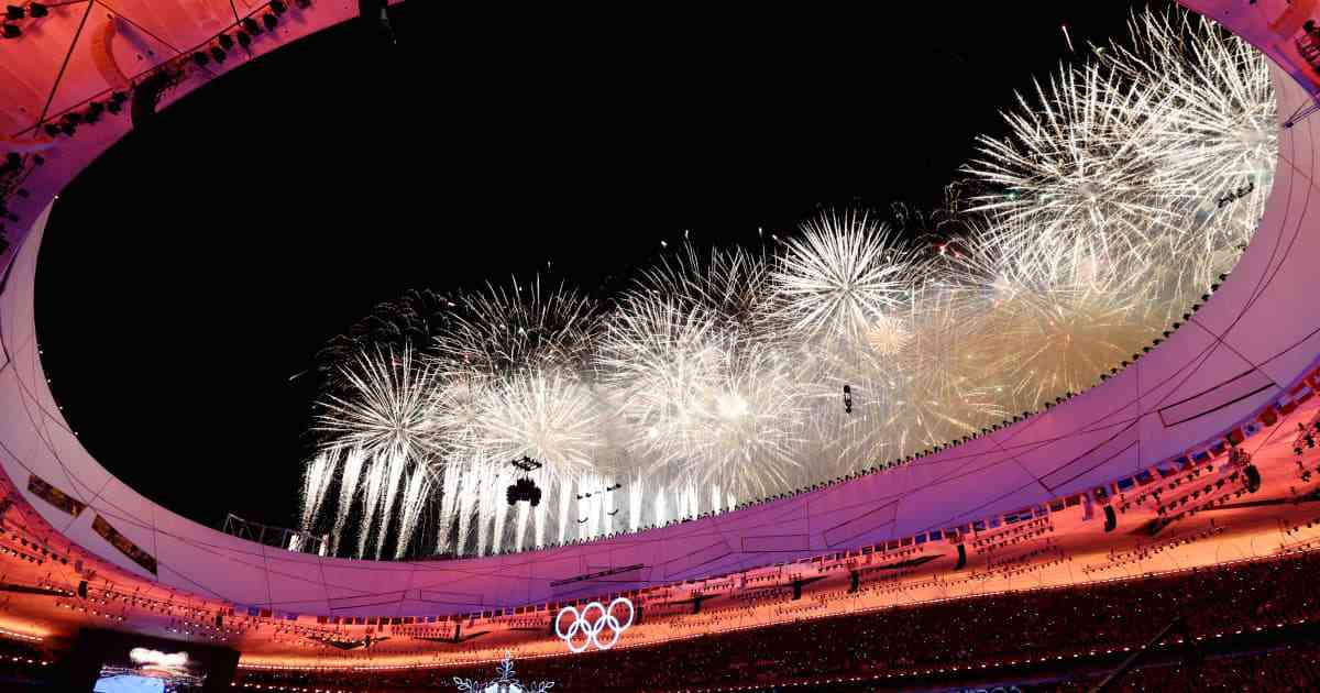 VIPだけ暖房、放置ゴミの山…北京五輪「閉会式」ヒドすぎる裏側 | FRIDAYデジタル