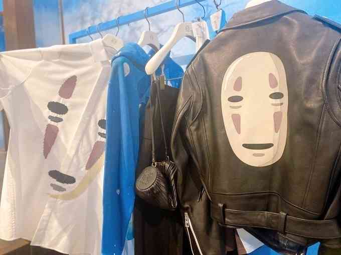 川崎希　夫のアレクに「普段使い」の25万円Tシャツ＆短パン購入　ロエベとジブリのコラボ