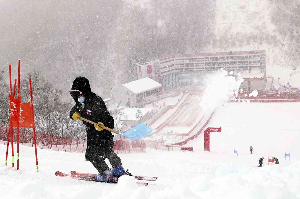 北京五輪、朝から雪と風で延期続々…男子大回転では途中棄権33人