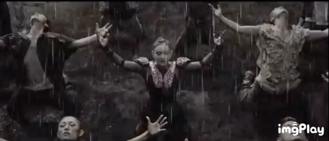 浜崎あゆみが意味深メッセージ「お決まりのつまんないルール、押し付けられたくない」