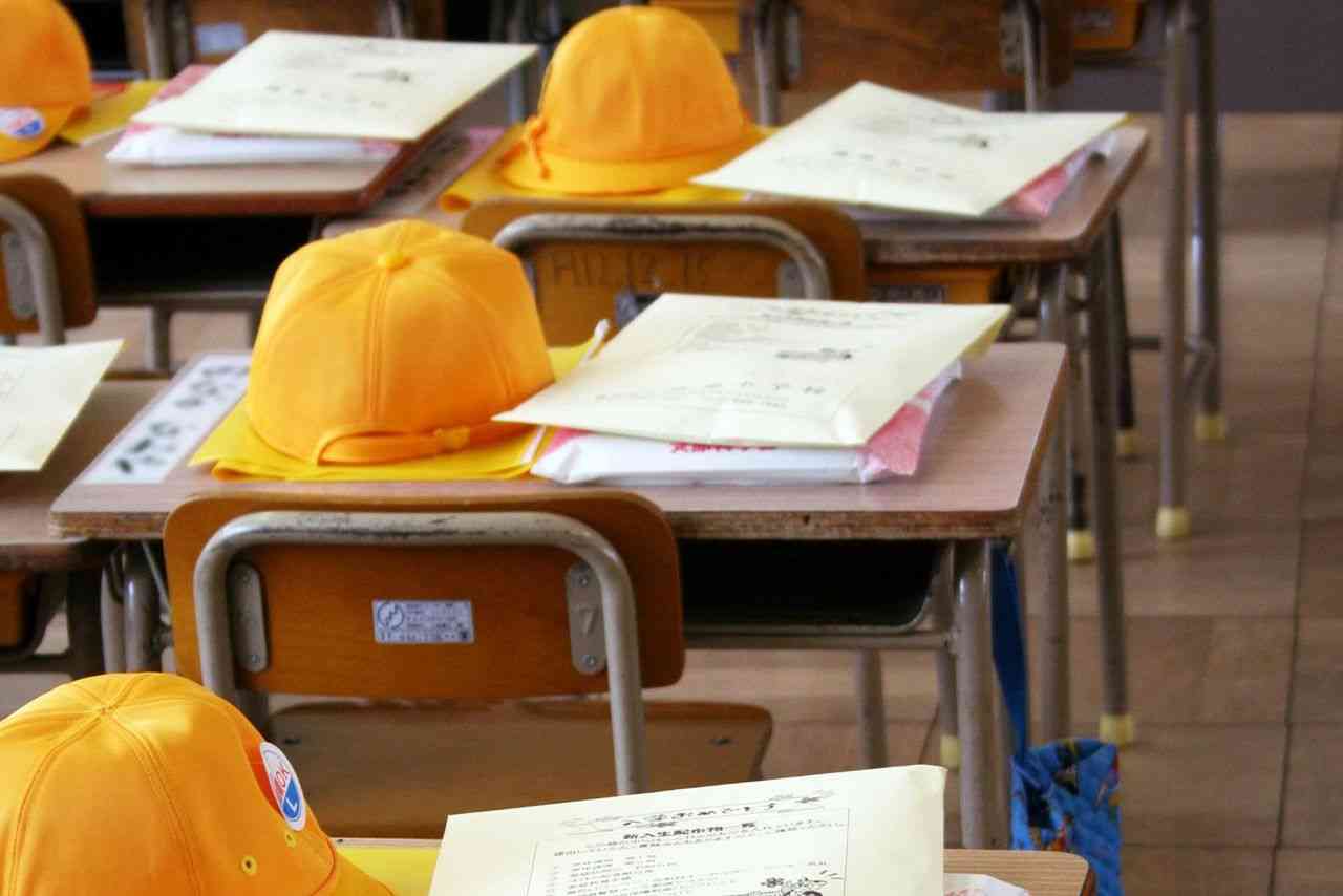 学校で進む「脱プリント」、コロナ禍で加速するペーパーレス化に先生たちのホンネは | 週刊女性PRIME